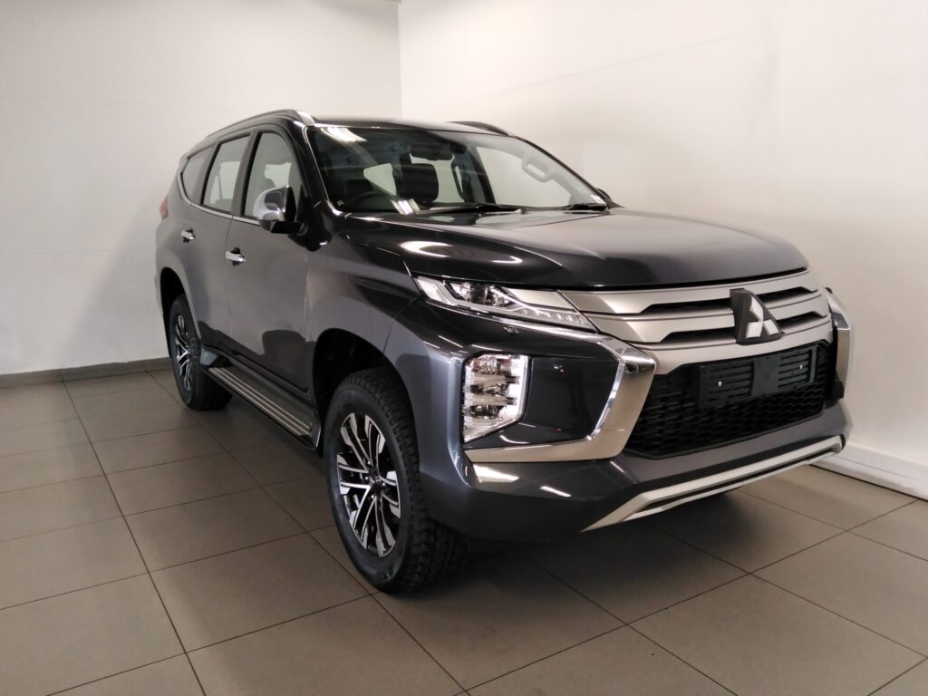 Mitsubishi Pajero Sport Front