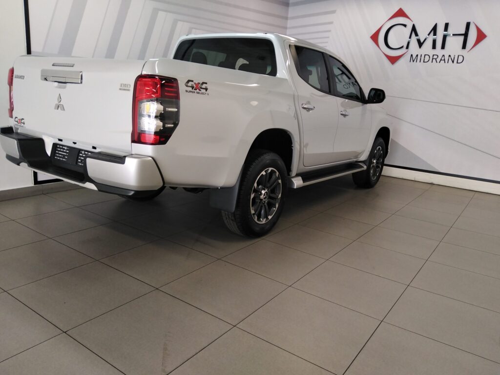 Mitsubishi Triton Double Cab rear