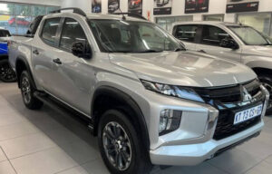 Mitsubishi-triton-heritage-front