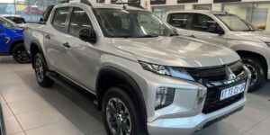 Mitsubishi-triton-heritage-front